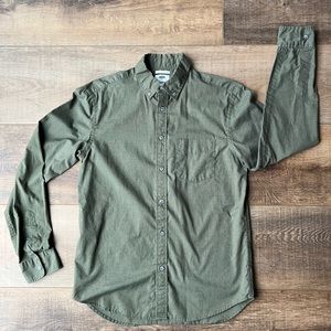 Old Navy men’s slim fit long sleeve button down shirt green